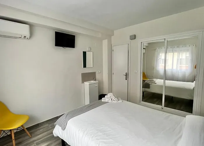 Click & Guest house 2*